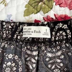 Abercrombie & Fitch Black and Cream Patterned Skirt